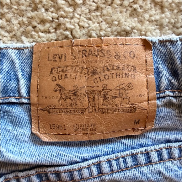 Levi's Light Blue Denim with Brown Label - Picture 3 of 4